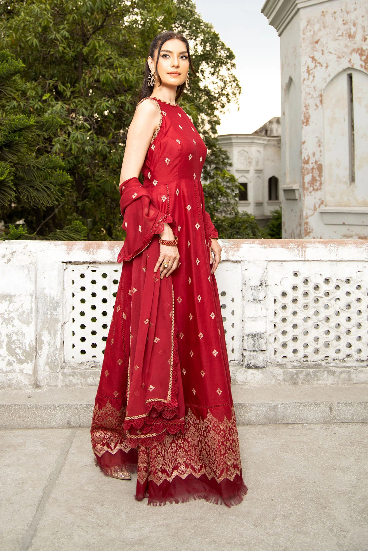 EMBROIDERED LAWN 3 PCS EMBROIDERED LAWN 3 PCS